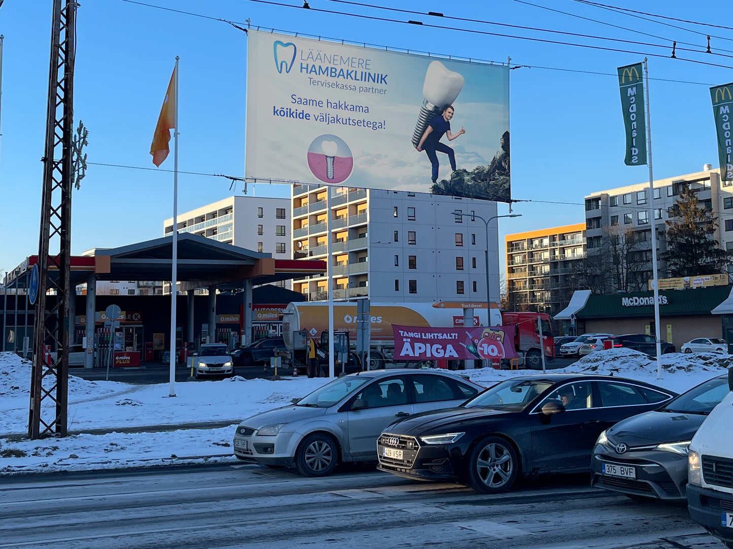 32 Sõpruse pst 200 / Tammsaare tee ristmik (Circle K kõrval)